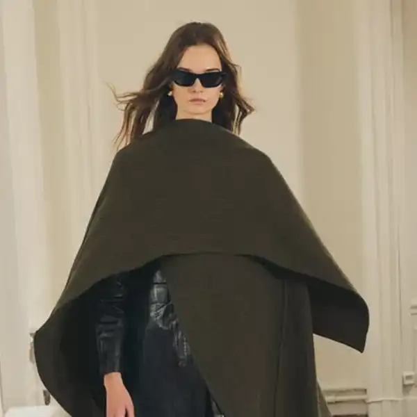 5 abrigos de Zara que arrasarán en invierno: con bufanda incorporada o con textura