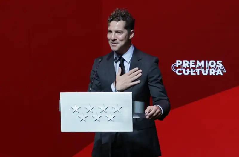 David Bisbal recibiendo un premio