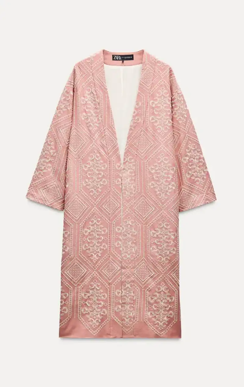 Kimono rústico bordados de Zara 59,95 euros 