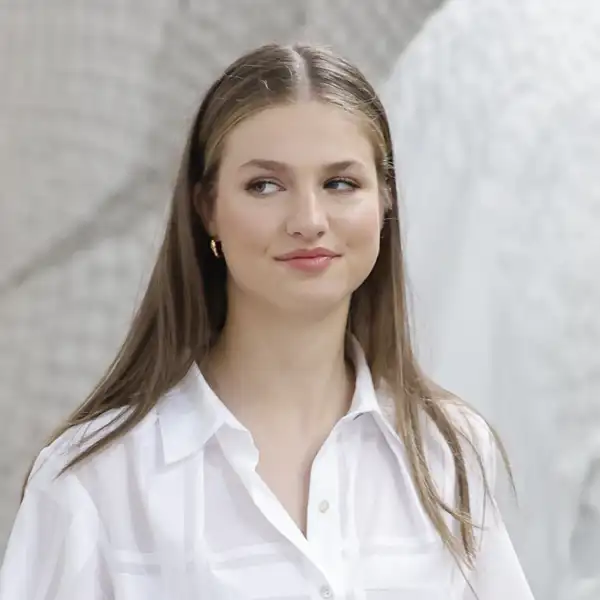 El look ibicenco de la Princesa Leonor para visitar a Jaume Plensa 