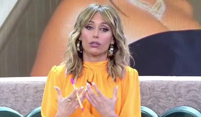 Emma García en un plató de televisión