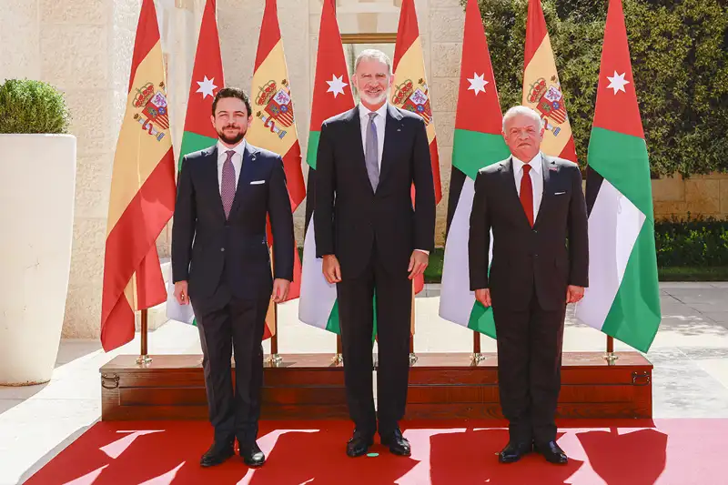 El Rey Felipe junto al Rey Abdalá de Jordania y el Príncipe Hussein