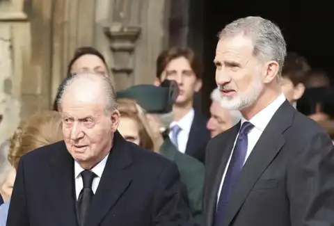 El Rey Felipe VI y Juan Carlos I.