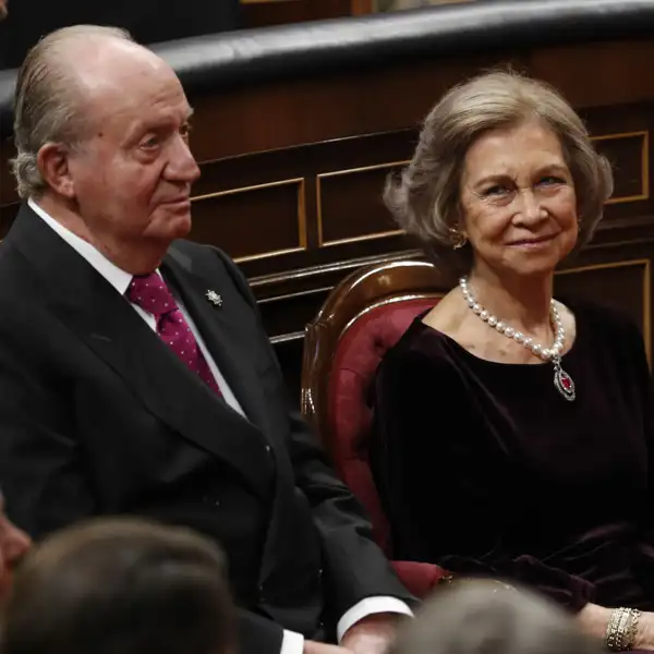 El Rey Juan carlos y la Reina Sofía durante un acto