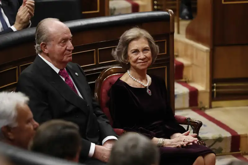 El Rey Juan carlos y la Reina Sofía durante un acto