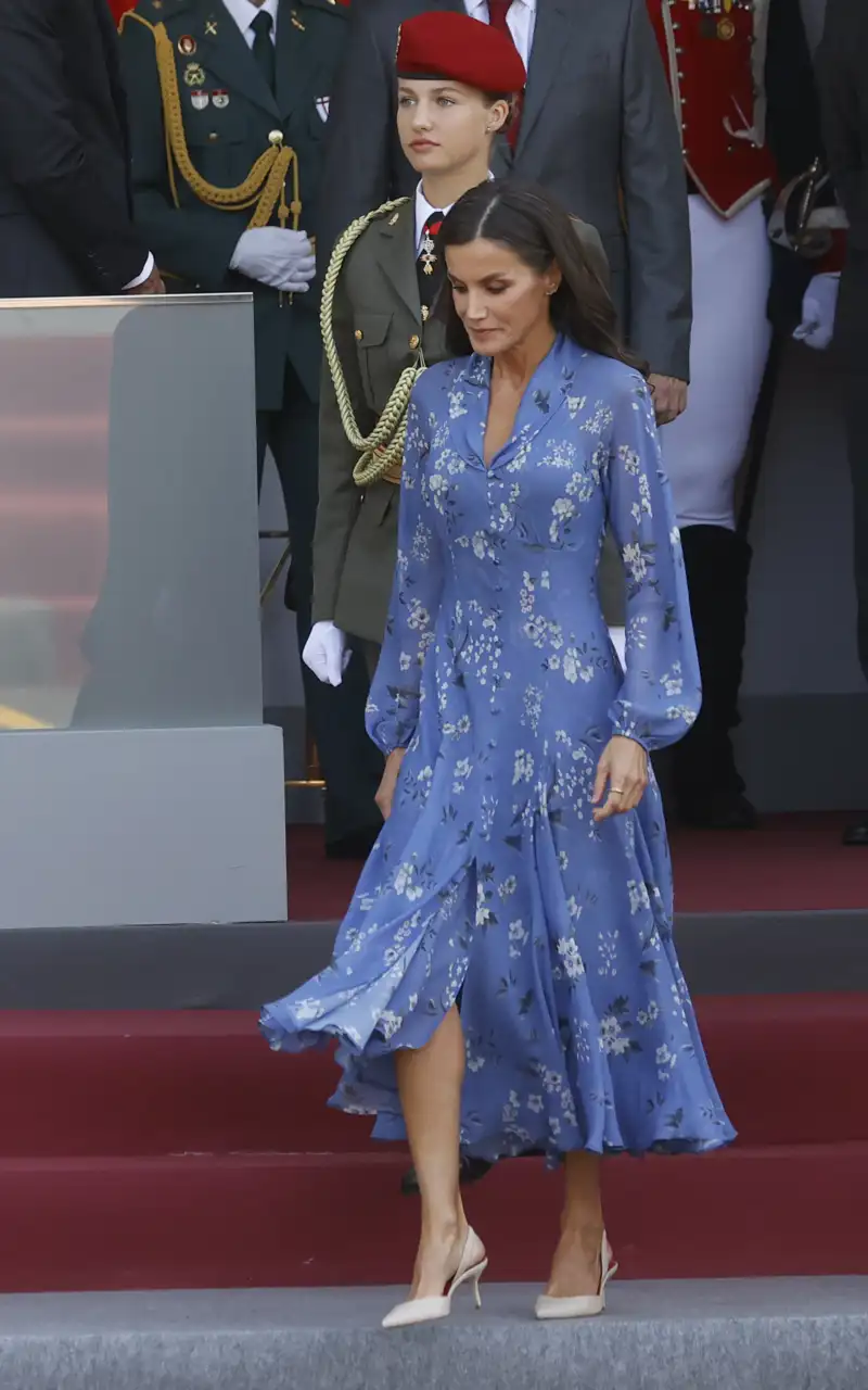 El vestido azul de la Reina Letizia durante el Día de la Hispanidad de 2023