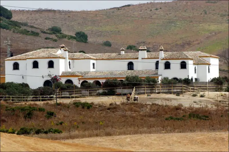 La finca Cantora desde el exterior