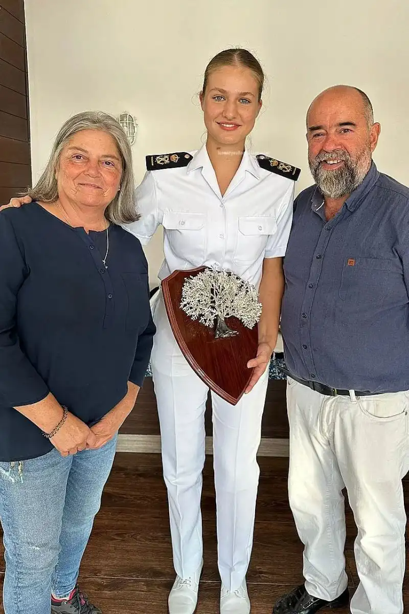 La Princesa Leonor y los dueños de La Cantina del Muelle