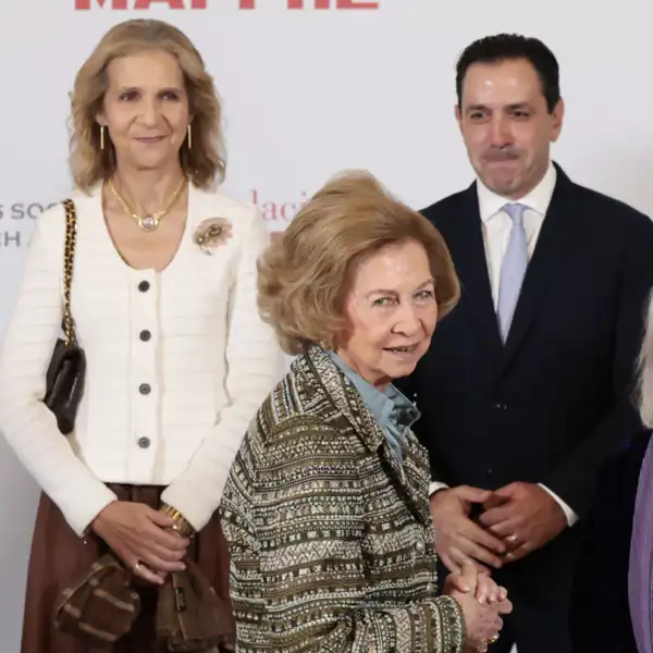 La Reina Sofía coincide con la Infanta Elena en su último acto