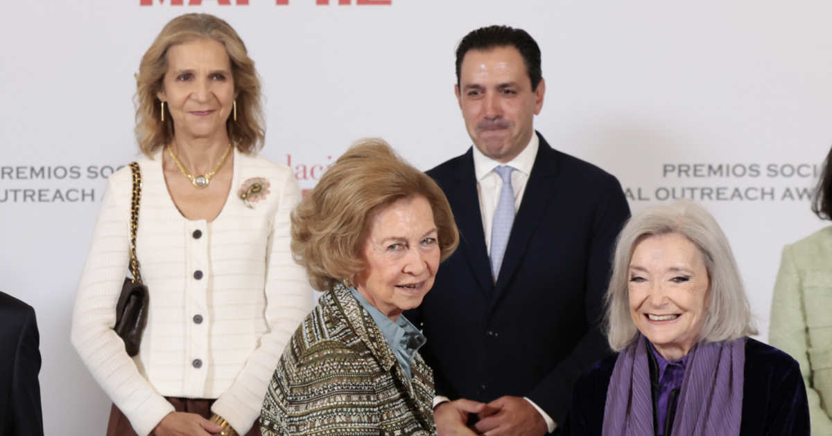 El gesto de la Infanta Elena con la Reina Sofía en su último ...