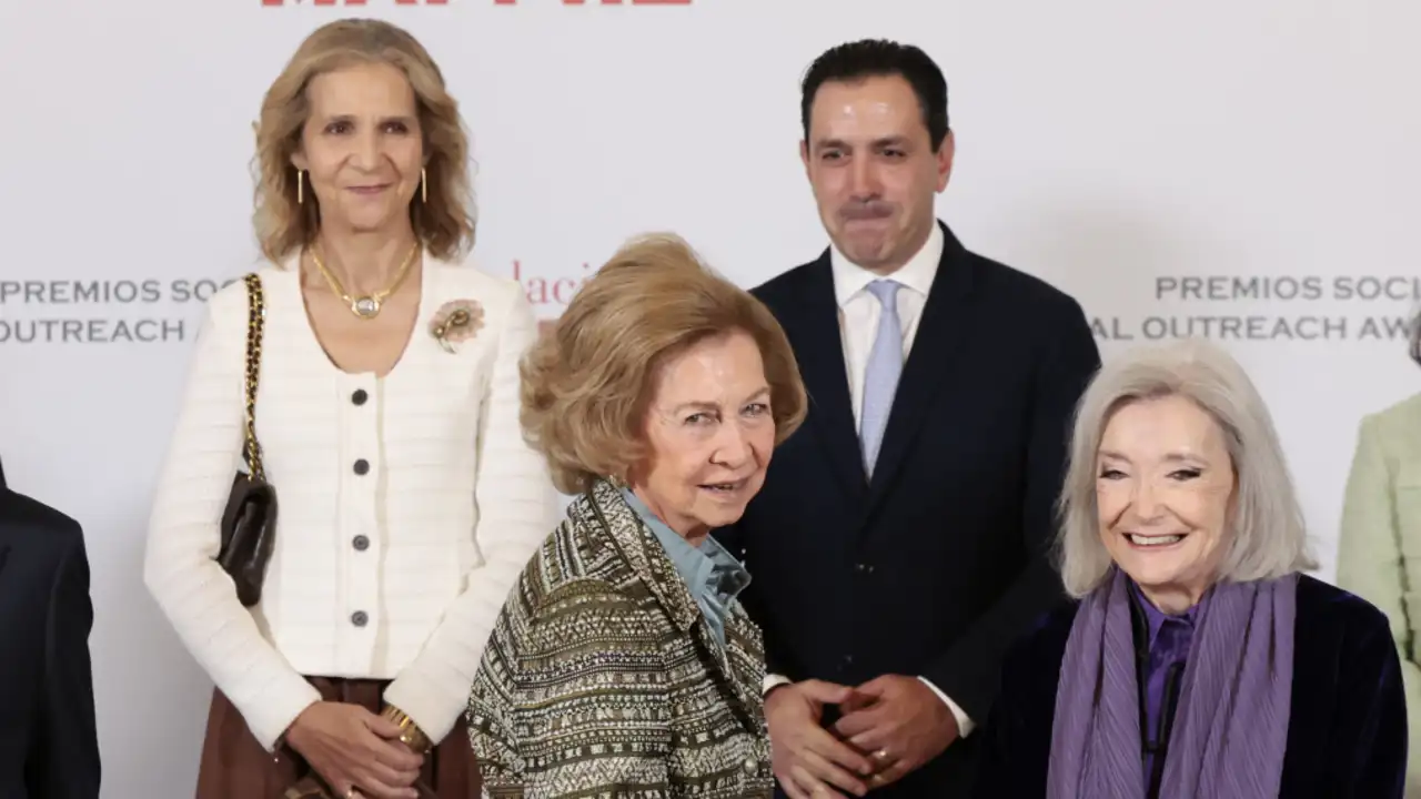 La Reina Sofía coincide con la Infanta Elena en su último acto