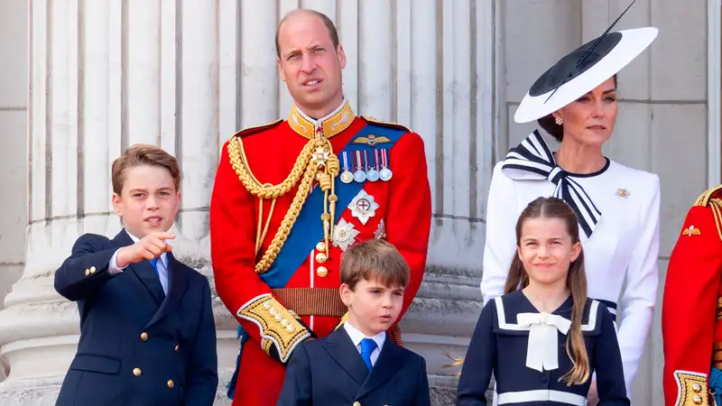 El príncipe George con su familia en una foto de archivo.