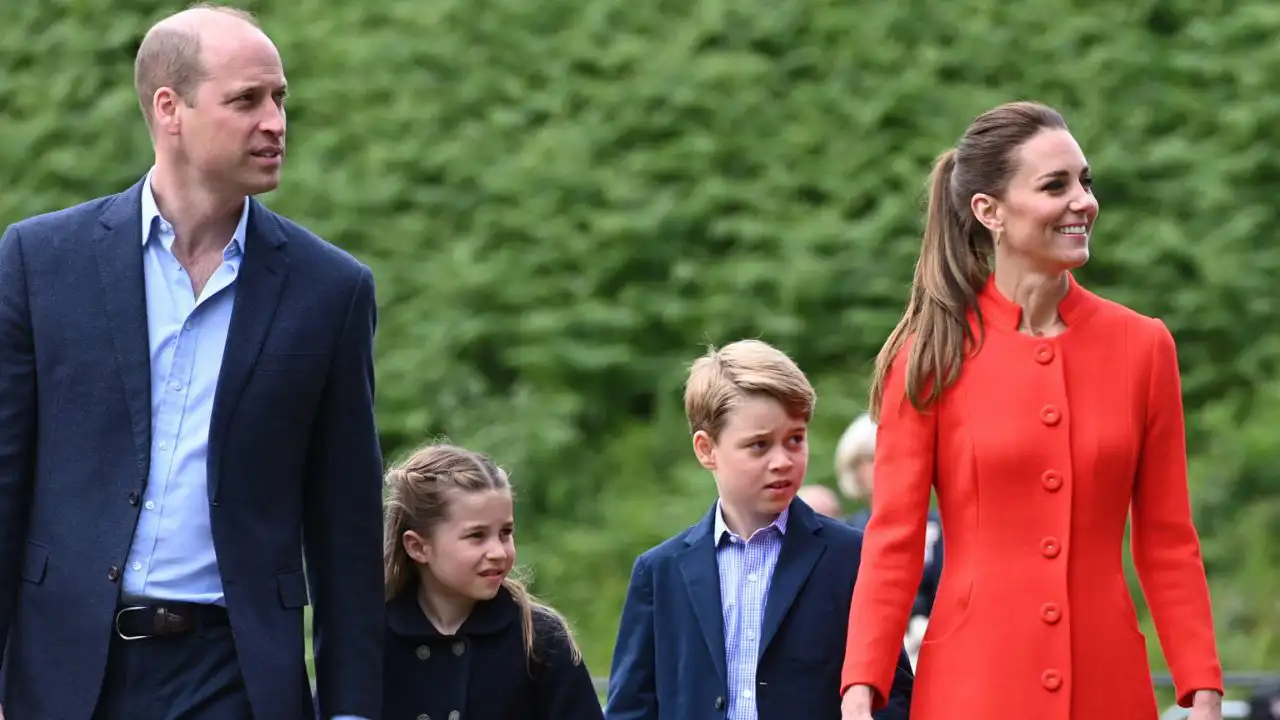 Kate Middleton y Guillermo con sus dos hijos mayores.