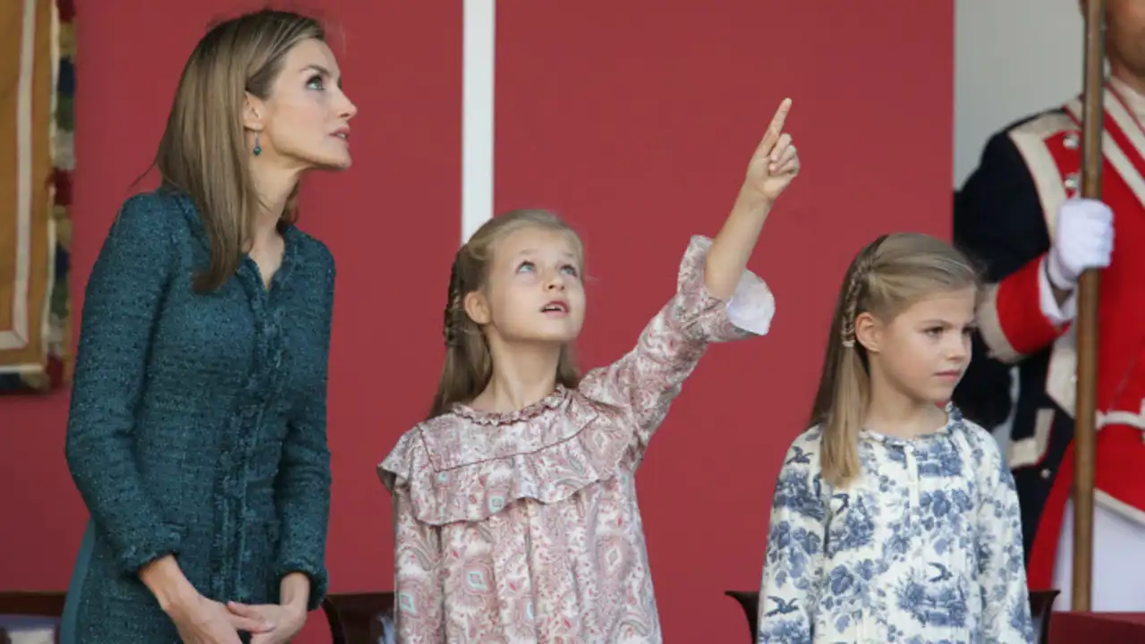 Así han cambiado la Princesa Leonor y la Infanta Sofía desde su primera vez en el desfile del Día de la Hispanidad 