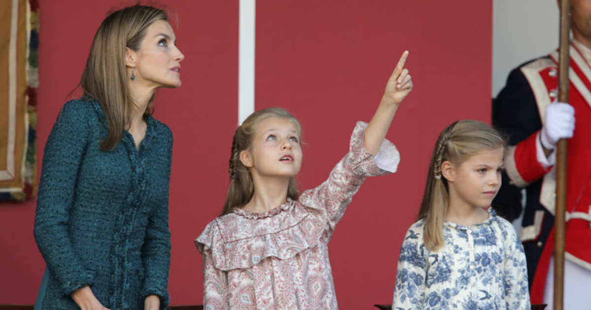 Así han cambiado la Princesa Leonor y la Infanta Sofía desde su primera vez en el desfile del Día de la Hispanidad