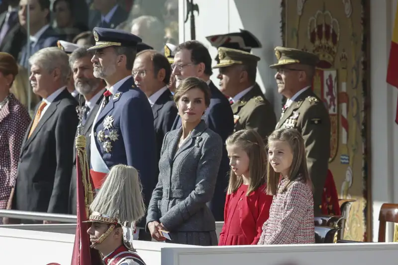 Leonor y Sofía durante el 12 de octubre de 2017