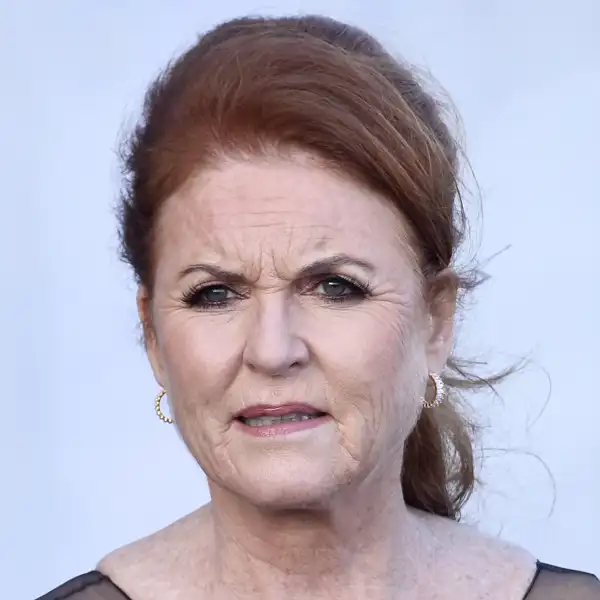 Sarah Ferguson con gesto serio