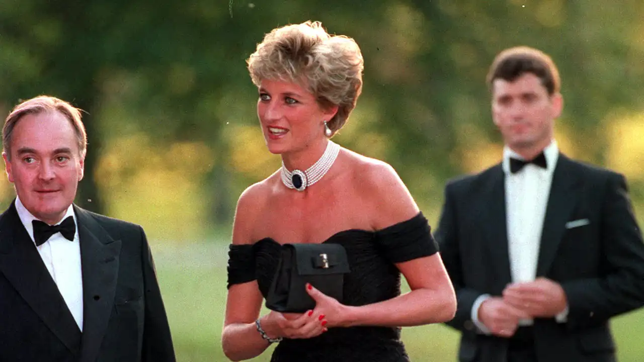 Diana de Gales luciendo el mítico "vestido de la venganza" en 1994 