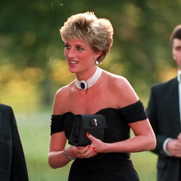 Diana de Gales luciendo el mítico "vestido de la venganza" en 1994 