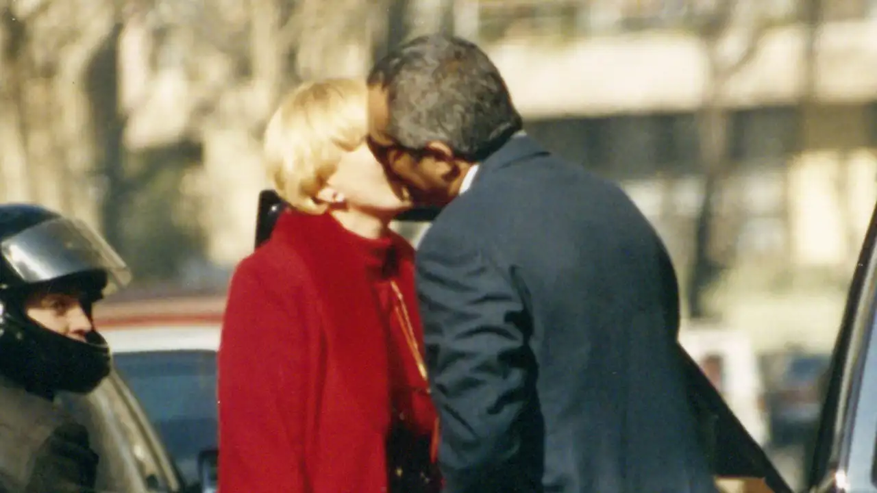 El beso de Bárbara Rey con un desconocido empresario que fue su amor en 1998