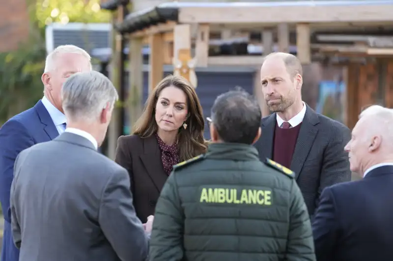 Kate Middleton y el Príncipe Guillermo junto a los servicios de emergencia de Southport