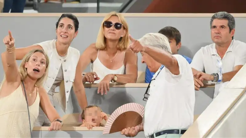 La familia de Rafa Nadal: sus padres, su tío, su  hermana, su mujer Xisca Perelló y el hijo que tienen en común, el pequeño Rafa