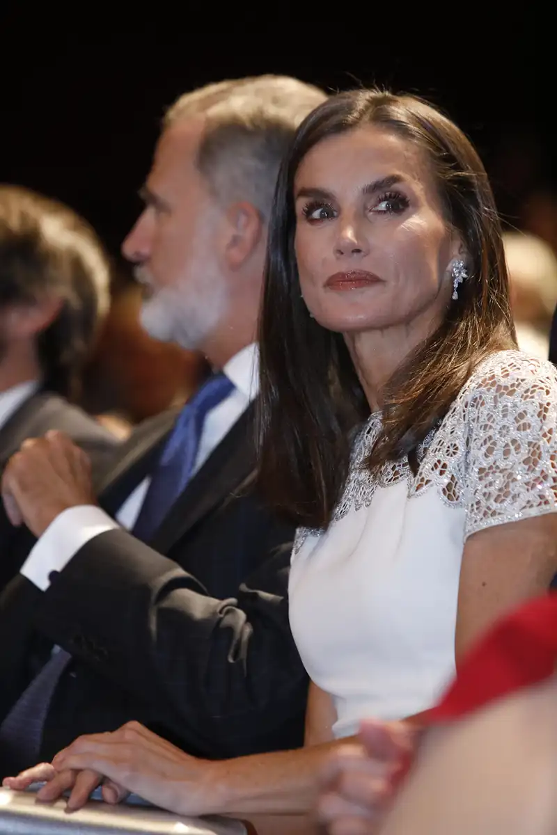 La Reina Letizia con su nuevo vestido blanco