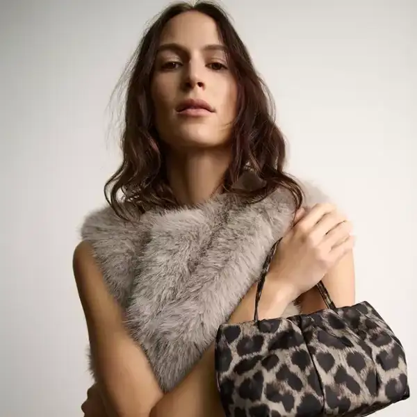 Salva estos 5 preciosos bolsos de Zara 'pre-owned': todo sobre su plataforma de segunda mano y los chollos que arrasan este otoño  