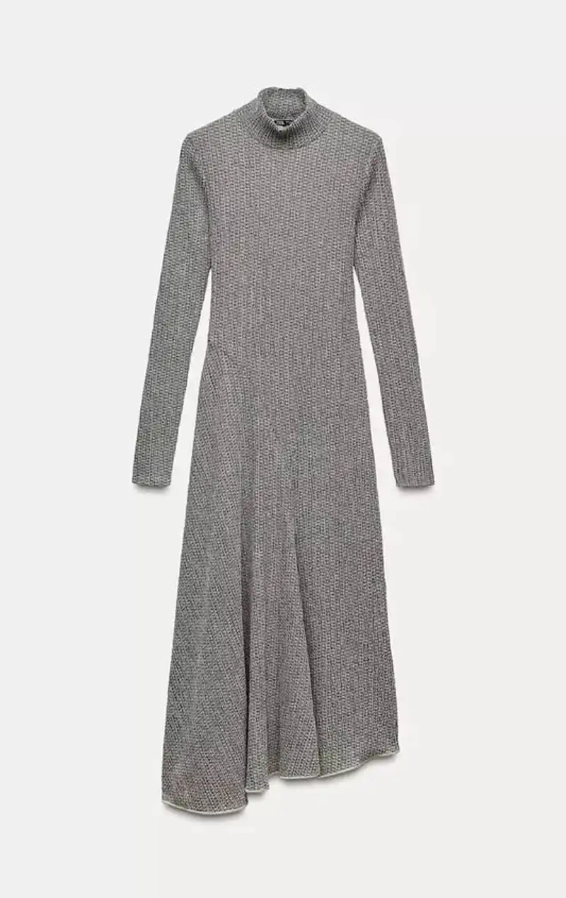 Vestido asimétrico textura de Zara 29,95 euros 