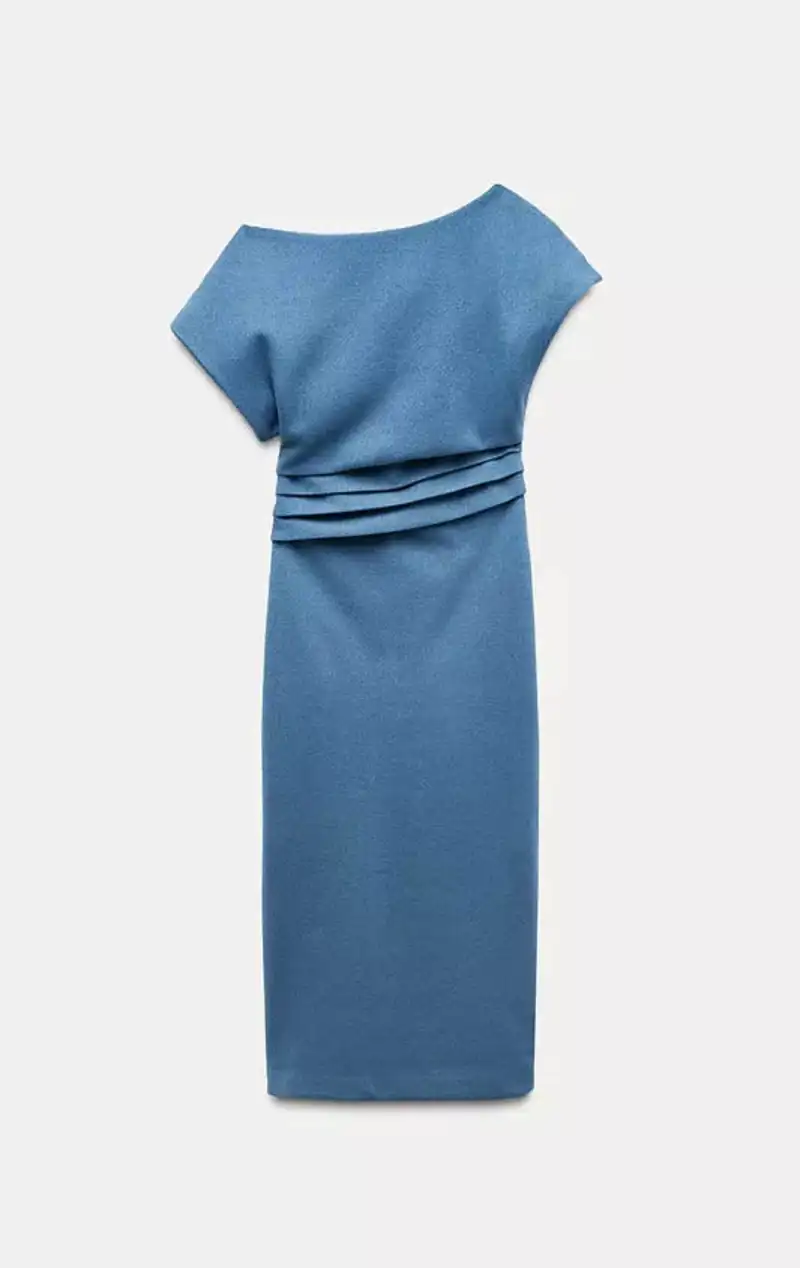 Vestido midi drapeado de Zara 49,95 euros 