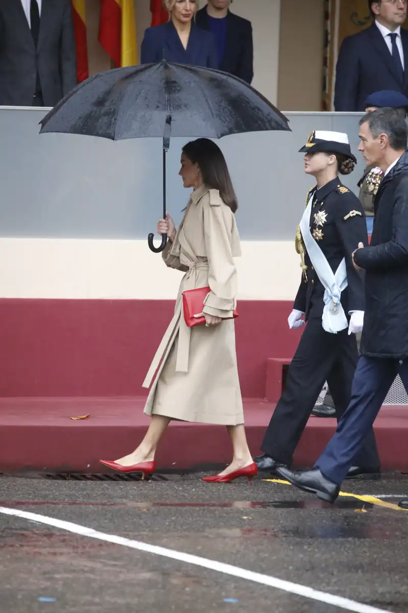 La preciosa gabardina de la Reina Letizia el Día de la Hispanidad 2024