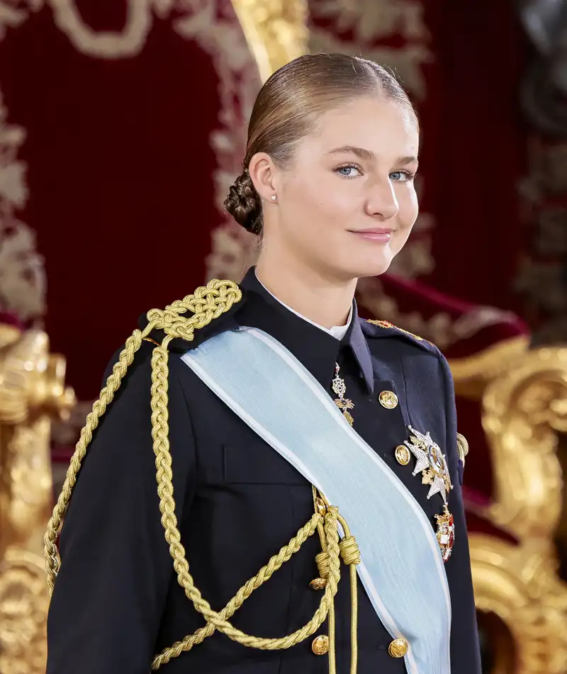 La Princesa Leonor vuelve a vestir de militar en la Fiesta Nacional