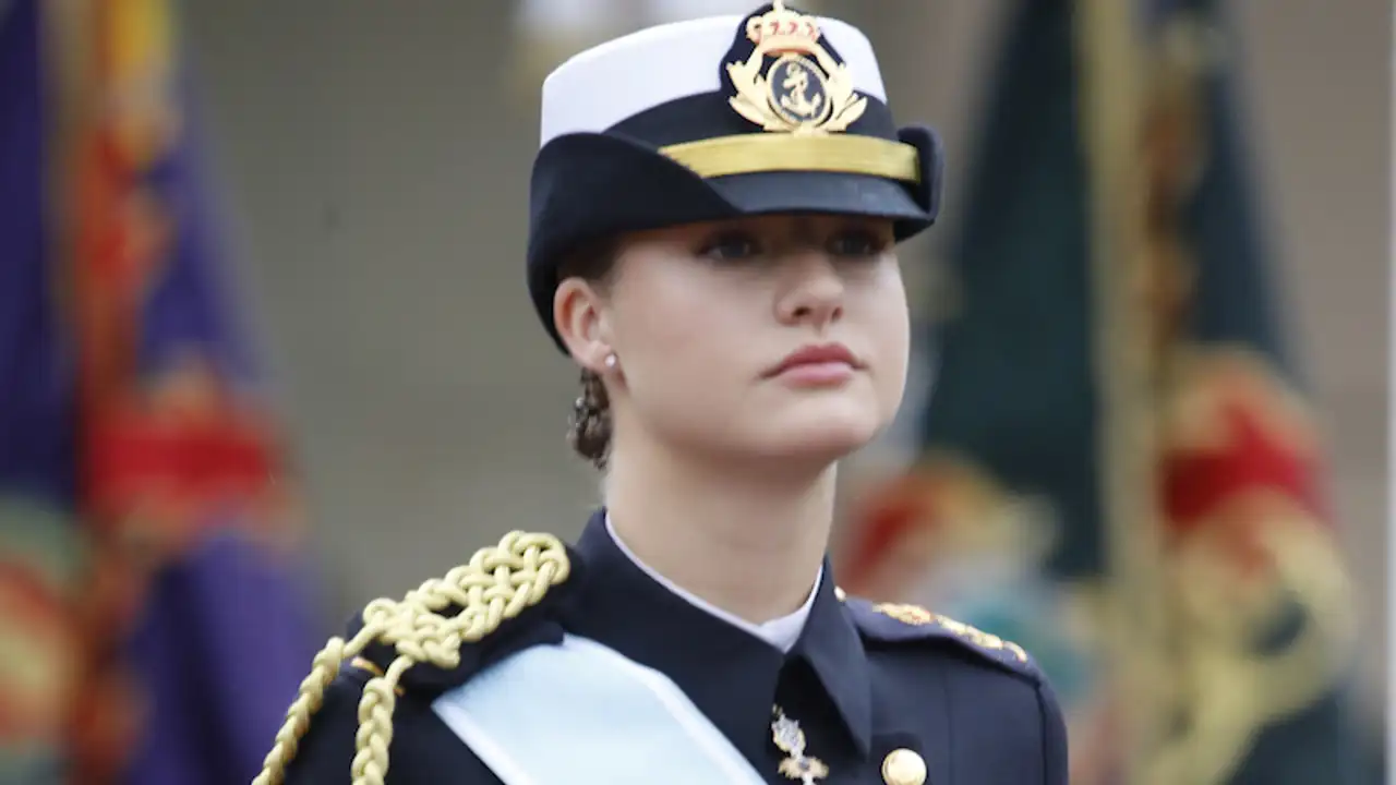 La Princesa Leonor, con su uniforme de gala de la Armada, protagonista indiscutible del Día de la Fiesta Nacional