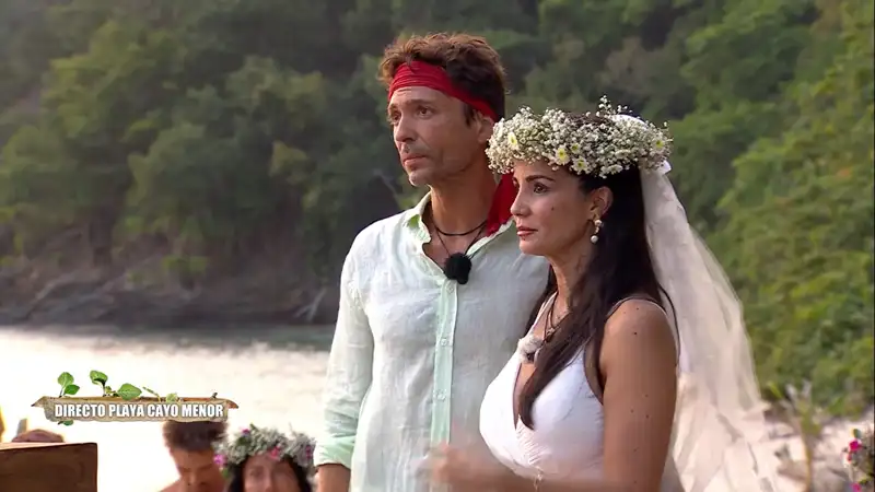  Ana Herminia y Ángel Cristo Jr. durante su boda en 'Supervivientes'