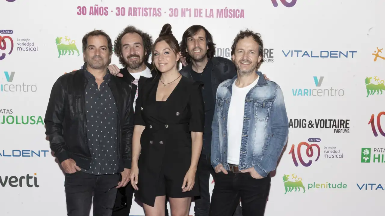 Leire Martínez junto al resto de integrantes de La Oreja de Van Gogh