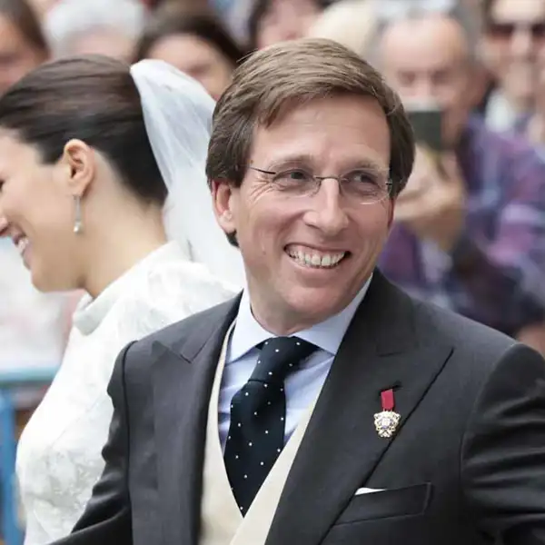 Almeida y Teresa Urquijo el día de su boda