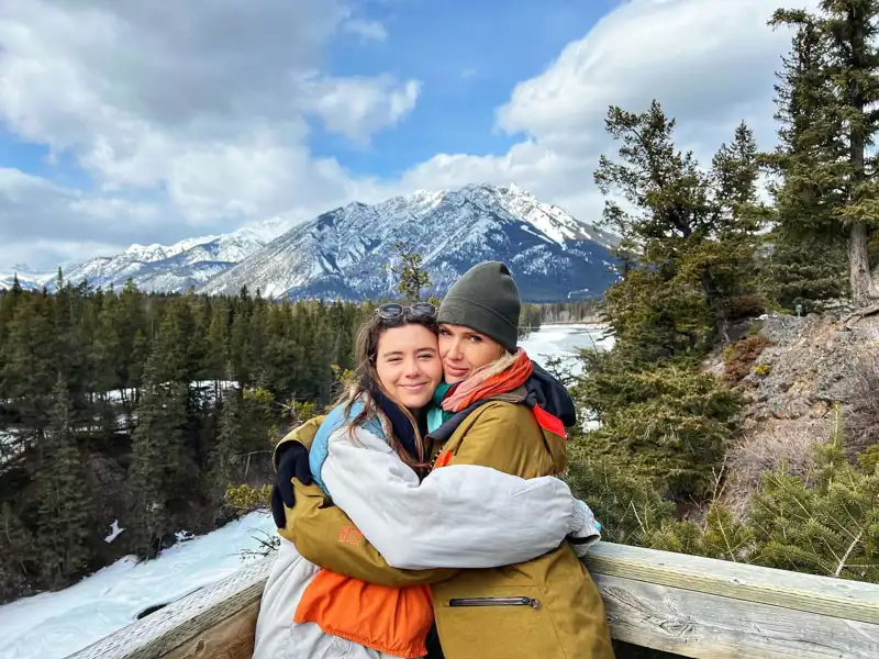 Judit Mascó junto a su hija menor, Clara