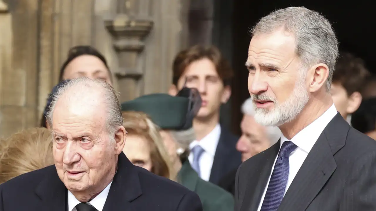 El Rey Felipe VI y Juan Carlos I. 