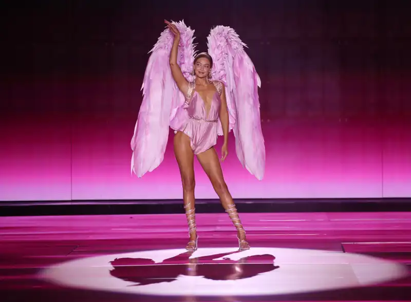 Gigi Hadid durante el desfile de Victoria's Secret