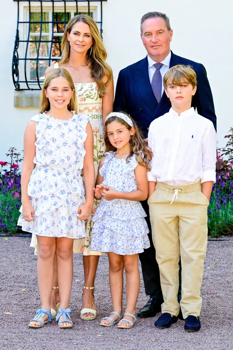 Magdalena de Suecia junto a su marido, Chris O'Neill, y sus tres hijos