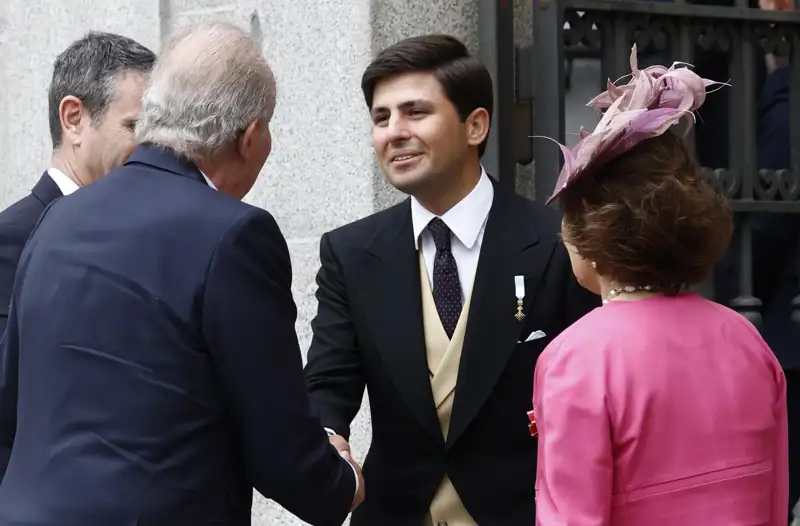 Juan Urquijo saluda al rey Juan Carlos