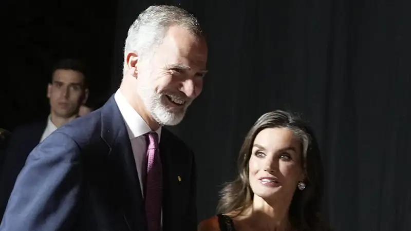 Las miradas cómplices entre los Reyes Felipe y Letizia