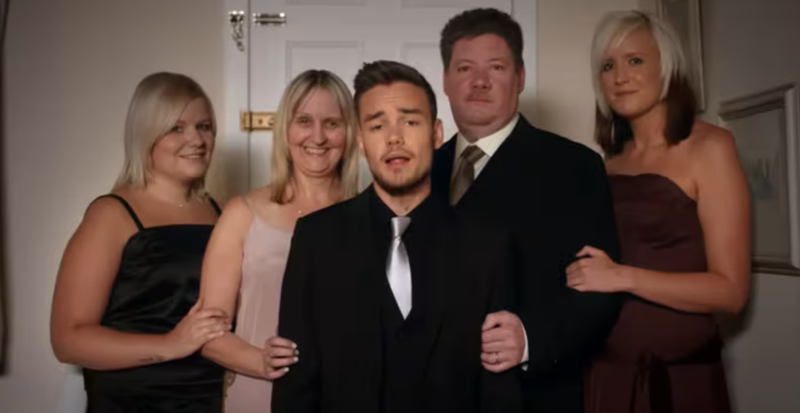 Liam Payne junto a su familia en un videoclip de One Direction