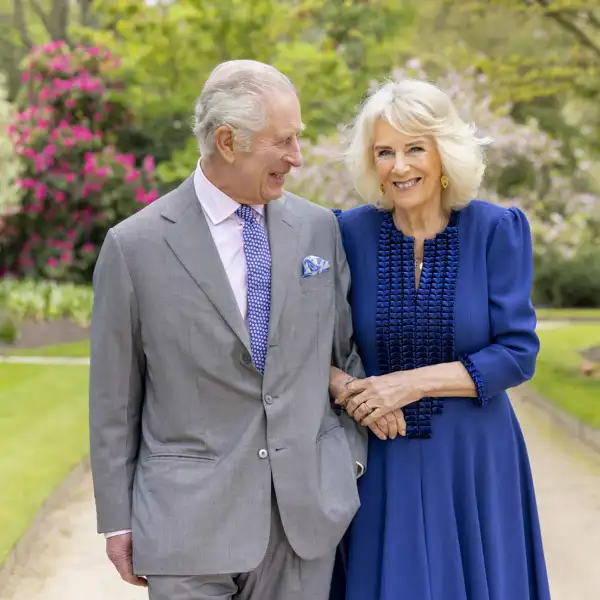 El Rey Carlos III y la Reina Camilla en una de sus últimas fotos oficiales