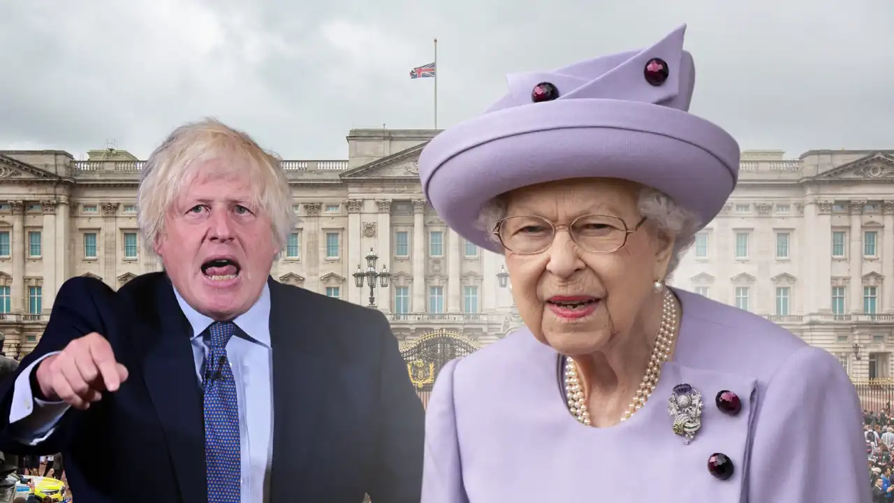 Todas las veces que Boris Johnson traicionó a Isabel II