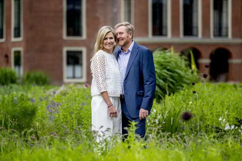 Guillermo y Máxima de Holanda en un posado oficial.