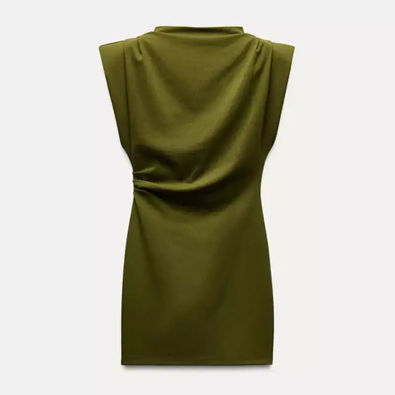 Vestido corto hombreras de Zara 25,95 euros