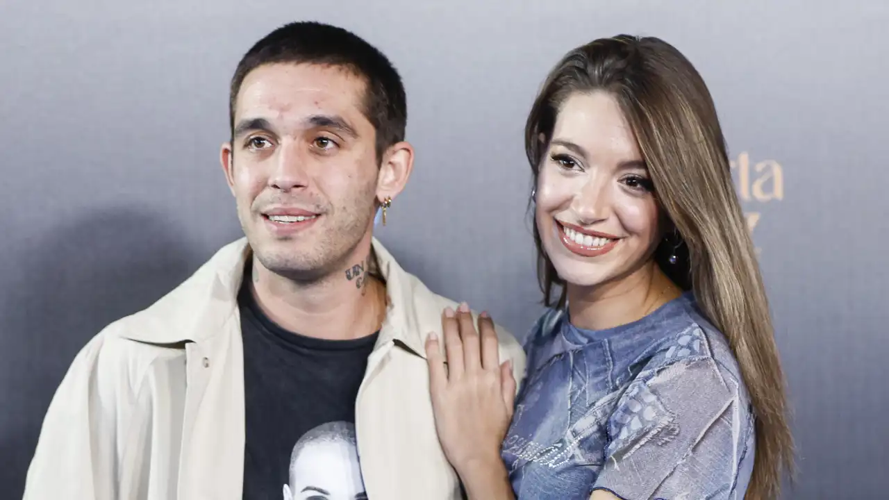 Ana Guerra y Víctor Elías posan durante un photocall