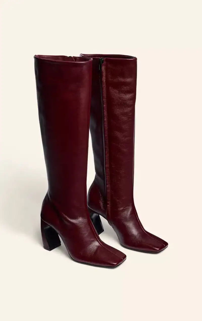 Bota punta cuadrada piel limited edition de Zara 149 euros 