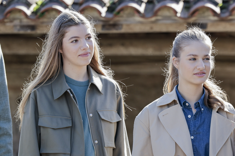 Leonor y Sofía en los Premios Princesa de Asturias 2023.